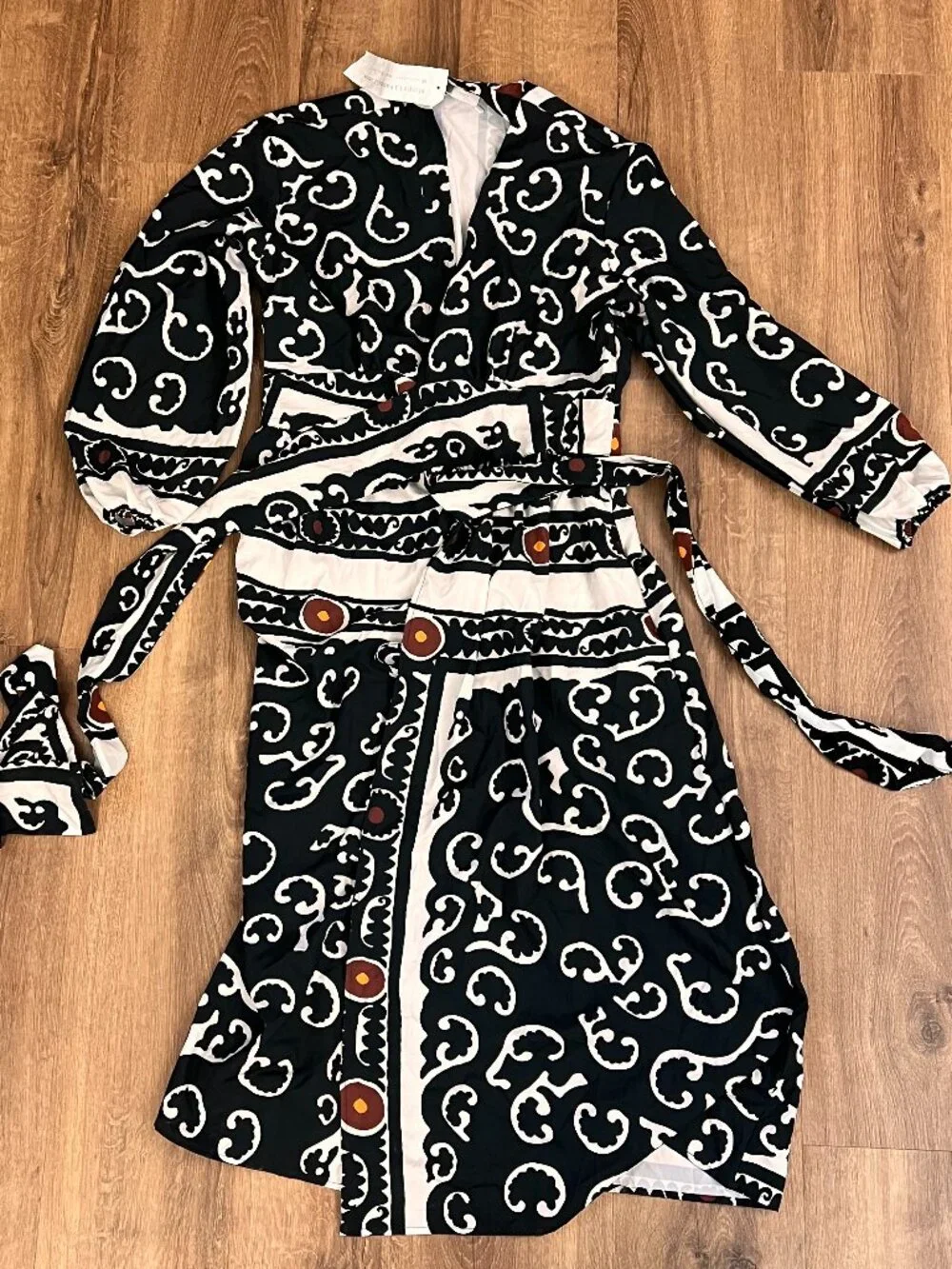 Black & White Printed Long Sleeve Maxi Dress with Belt - Picture 9 of 14